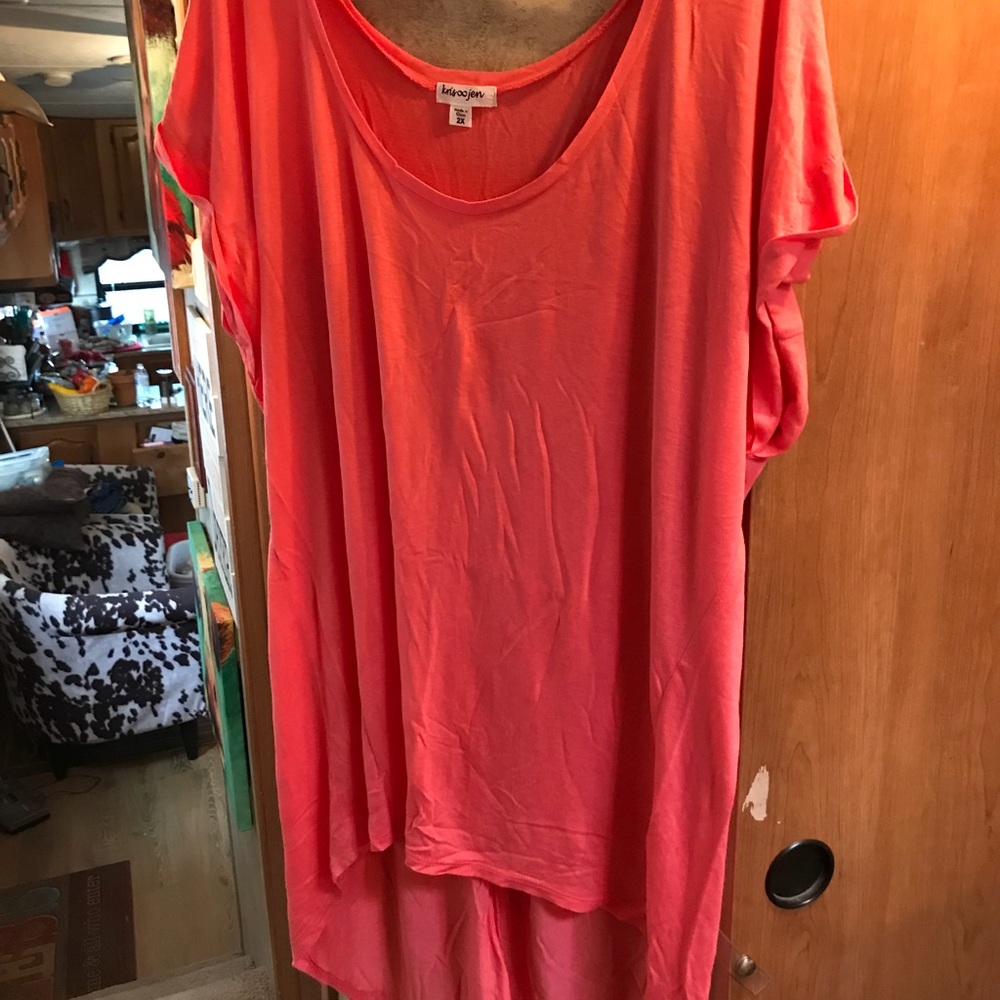Coral high low shirt. Size 2X.